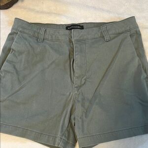 Banana Republic women’s size 6 Green Bermuda Shorts Relaxed Fit